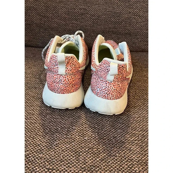 Nike Rosherun Print Cheetah Turf Orange size 8 - Picture 5 of 6